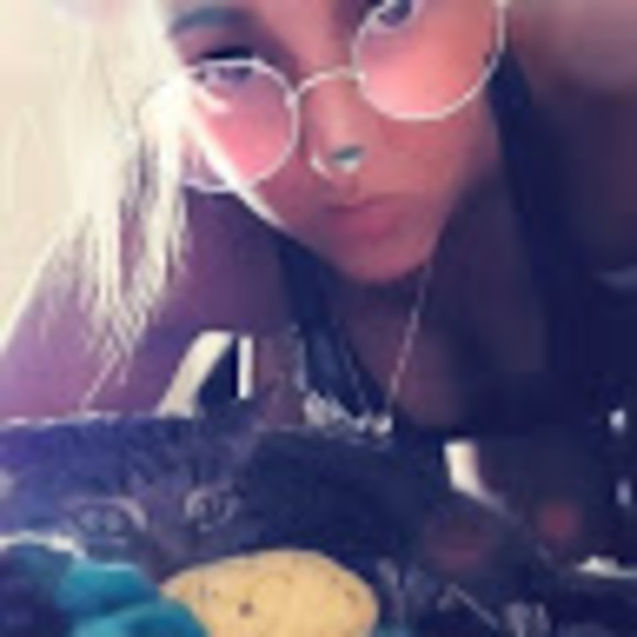 Meet your Posher, Britny - Picture 1 of 1